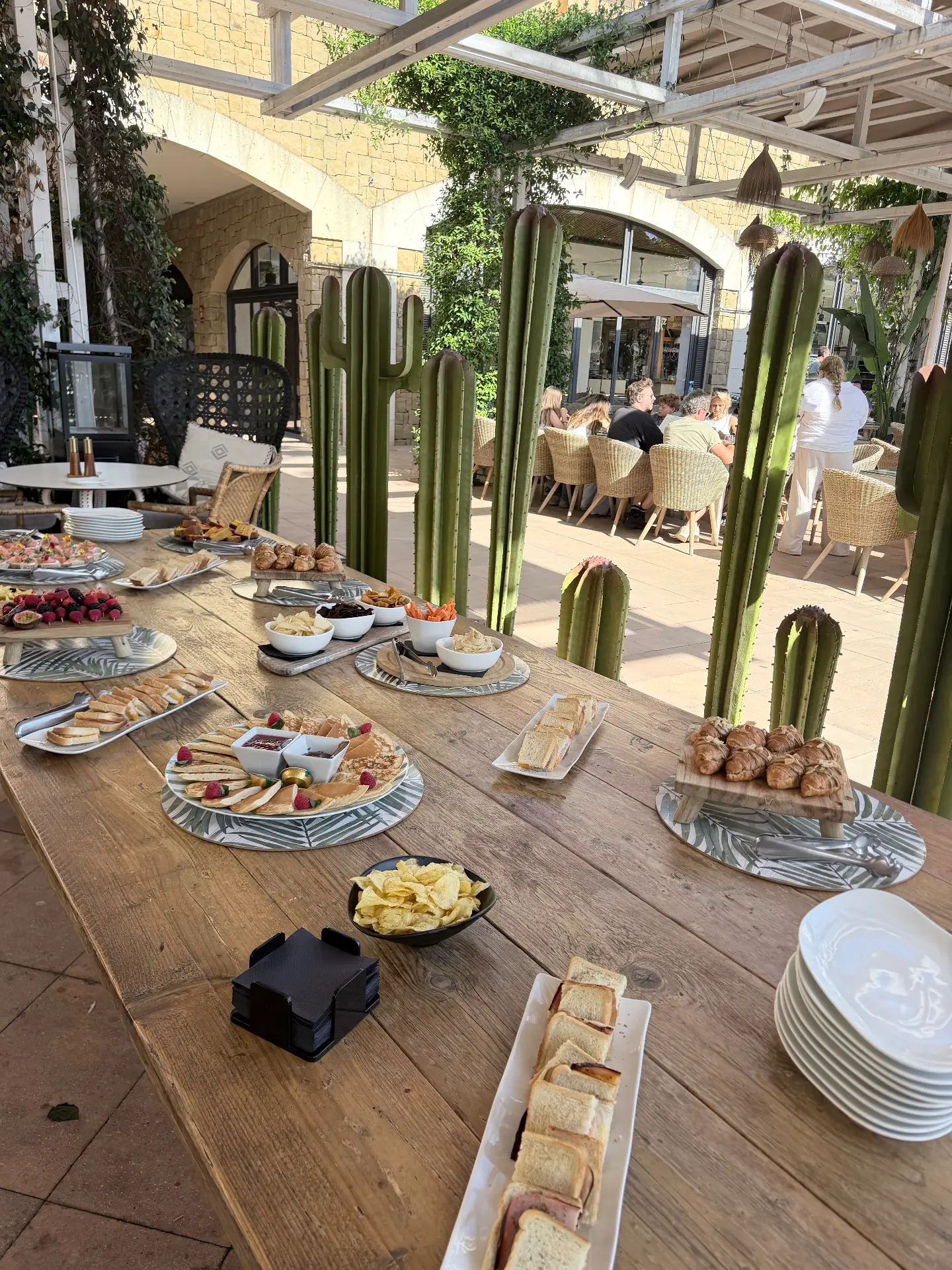 Desayuno del encuentro en la terraza de Fresco